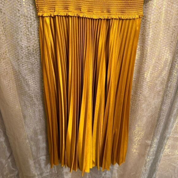 Nanette Lepore Medieval Gold Pleated High Neck Smocked Dress 2 NWT - Picture 4 of 8